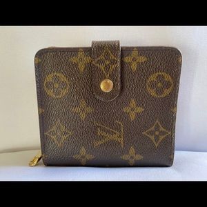 Louis Vuitton small wallet ♥️AUTHENTIC 💯